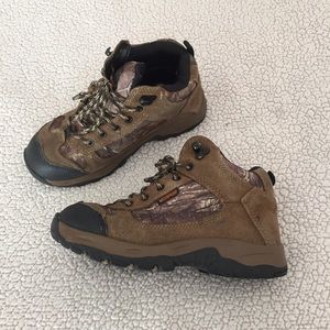 Game Winner boys boots